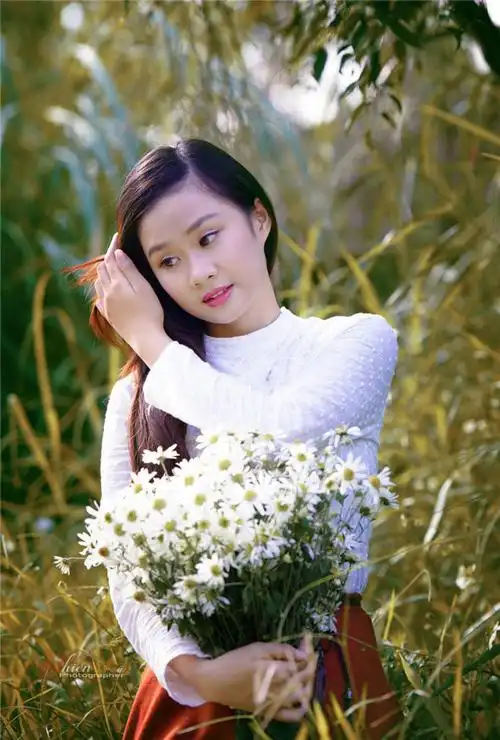 一些女儿总是再出生的时候就会被受到歧视,因此对于女人来说,一些挣钱