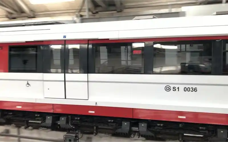 北京地铁s1线苹果园站:"车轮"特写和变轨