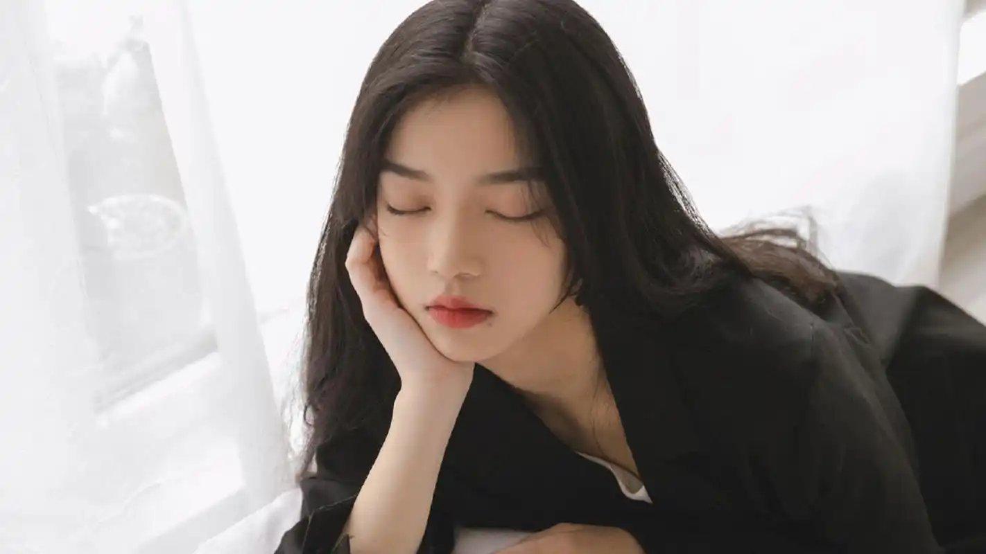 高颜值美女气质写真桌面壁纸壁纸