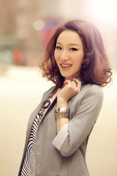 黄杨新浪娱乐讯 由周小斌,秦海璐,王大治,黄杨等实力演员参演,知名