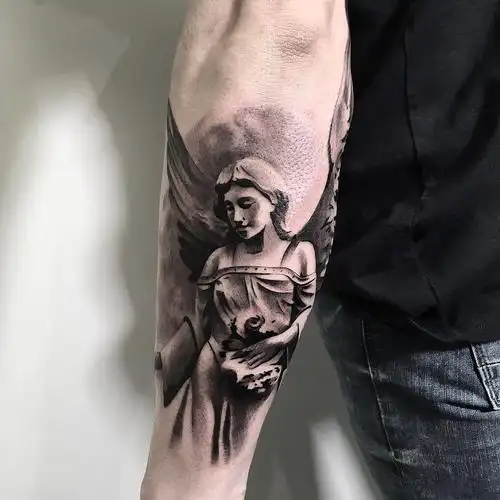 小臂黑灰写实天使纹身图案