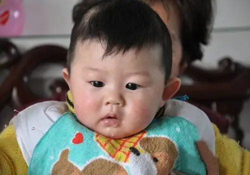 看了这么多宝宝桃子头发型视频 怎么剃小男孩桃心头发型当有十成把握