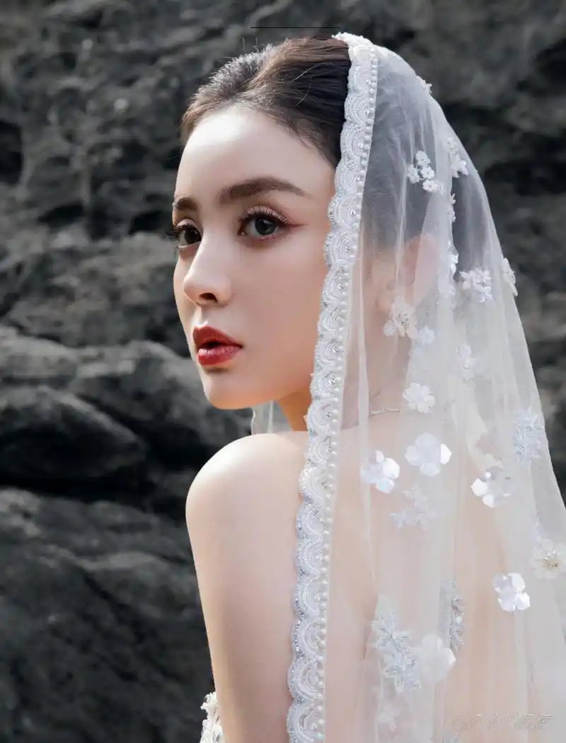 古力娜扎婚纱大片头纱"暴走"