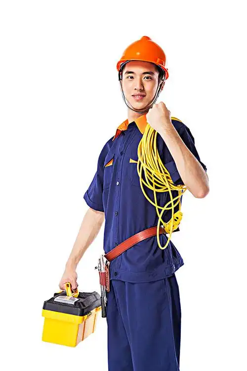 头戴橘色安全帽的工人