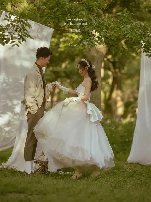 客片婚纱照分享森林里的轻法式复古婚纱照