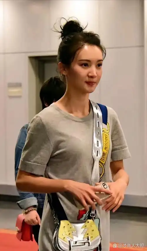 看到金晨的对比照,网友直呼:整过头了!