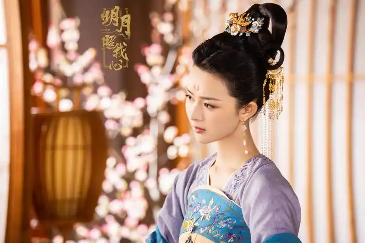 《明月照我心》破4亿 世界欠我一个好闺蜜廖慧佳