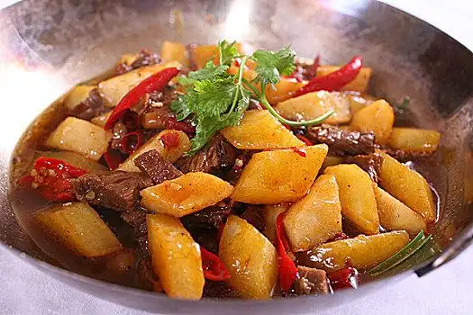 干锅土豆牛腩