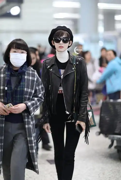 16娜扎现身机场大长腿real吸睛短发终于顺眼了竟然还有点帅气