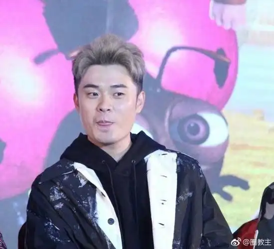 陈赫又胖了,都快是两个张子萱了!还和鹿晗同款发型,被鹿晗完爆