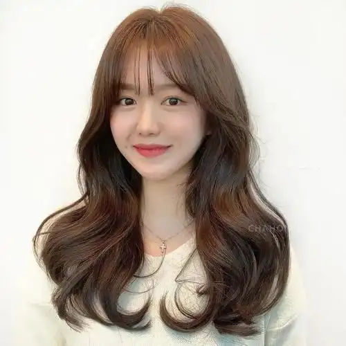 瓜子脸的女性发型别乱剪看看这几种让你美出新高度