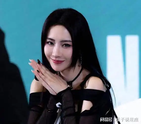 37岁菊梓乔被冷待多时终宣布离巢吴若希送祝福继续做一姐