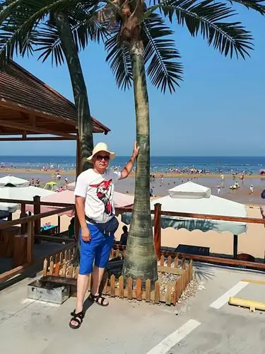 大连李官沙滩浴两曰游记念