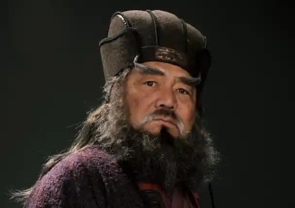 然而,由于历史和文化传统的影响,董卓的形象在后世的评价中往往被描绘