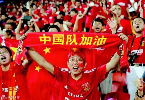 上万中国球迷现场助阵国足