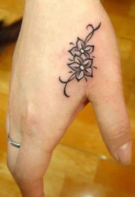 小樱花纹身_小樱花纹身图案_纹身小樱花图片大全 - 纹身秀