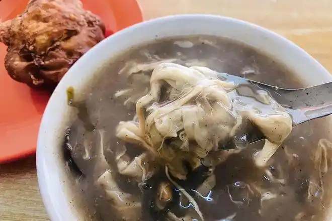 不论白天黑夜,夏雨冬雪,只要有了这碗胡辣汤,开封人的生活才够"中"!