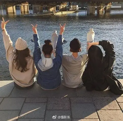 超有feel的四人帮闺蜜合照