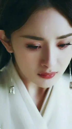 的当红小花旦之一的她确实是很有实力和担当的,她一流泪让人很动容,是