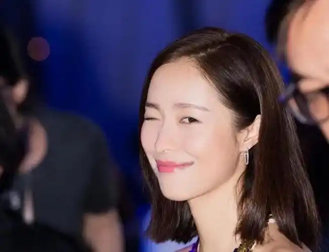 回顾明星下不来台的尴尬现场刘亦菲笑容消失黄渤不愧高情商