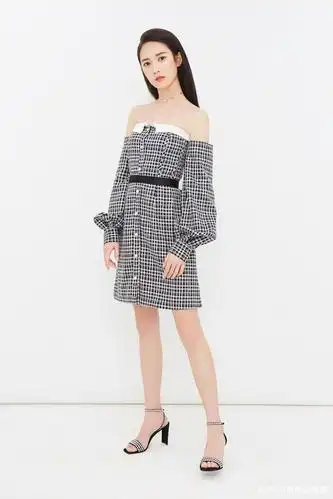 陈钰琪衣品真好,穿黄色纱裙仙气十足,深v礼服秀曲线真性感!