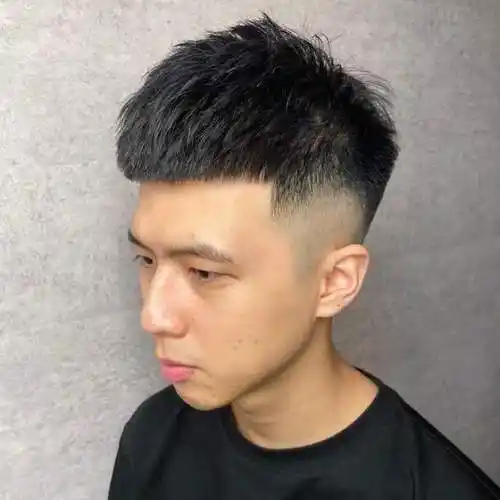 look4:短盖头发型 两边铲光