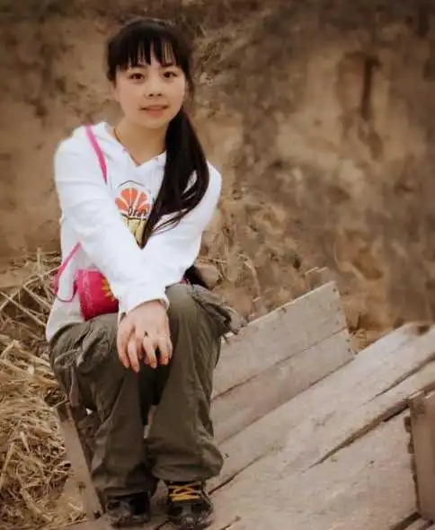 32岁王二妮全家近照未嫁阿宝送老公豪车农村父母几套房