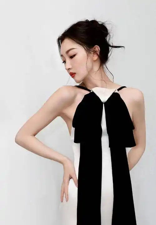 周冬雨高调亮相红毯!