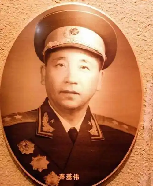 秦基伟与家人打扑克"作弊",儿子秦天:父亲无论什么事都爱动脑_时候