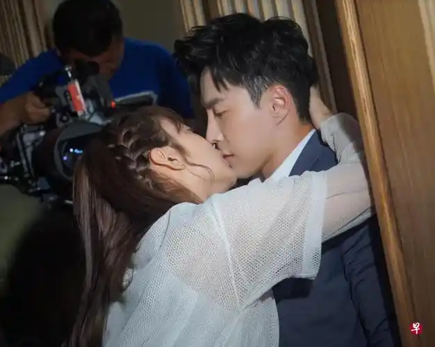 中国首当爱情剧男一 王冠逸狂吻百次