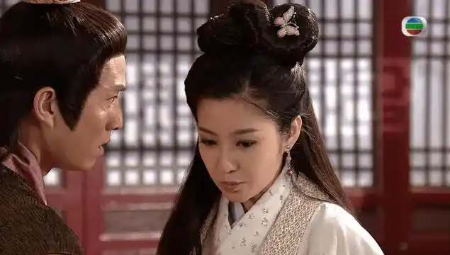 2010年《施公奇案ii》陈自瑶拍过不少古装剧,在2009年《宫心计》饰演