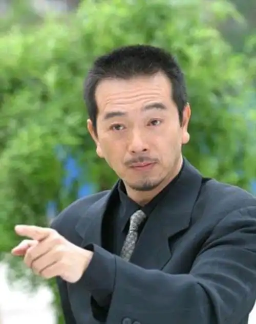 张晨光被骂的时候,很多人都想起了同一首歌.