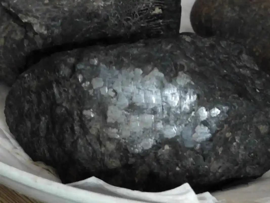 石头锎,世界上最贵的石头,锎一克价值二亿元,百度可查 - 抖音