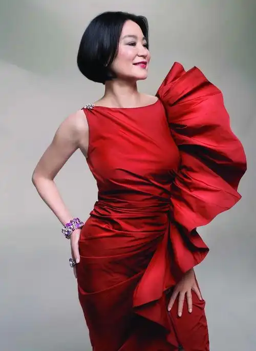 昔日美照林青霞60大寿,使粉丝宅男们再次将偶像的一些老照片翻了出来