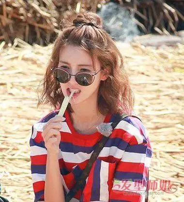 短卷发怎么扎半丸子头 短卷发扎半丸子头图片_发型师姐