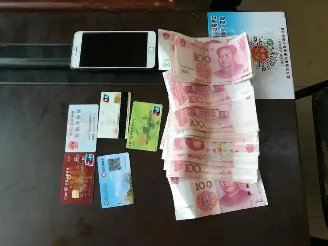 780路司机归还3000多元现金乘客送西瓜表谢意