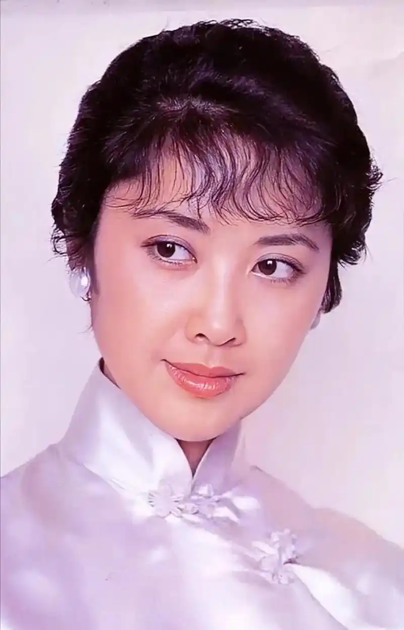 gif创作人# 看看80年代的女明星,每一个都非常有识别度,而且都是纯