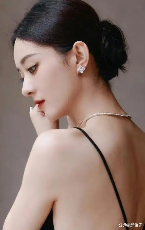 珠宝配美人恭喜赵丽颖喜提戴比尔斯新代言