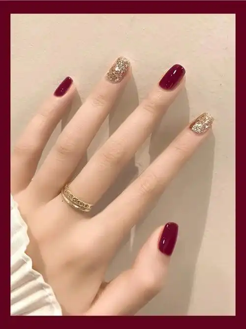 女人味十足,这个适合甲型略长一点的,指尖磨成方头的形状,特别有感觉.