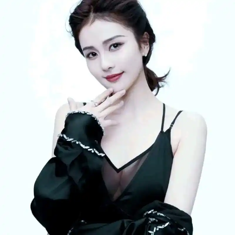 白鹿身材真的绝绝子,虽然风评不怎么样,但是外表清纯可人,可媚可爱.