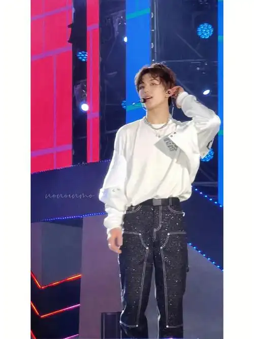 看看朴志晟大帅哥01