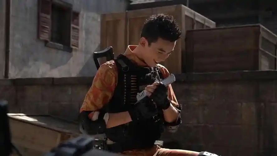 《穿越火线》花絮 这里被我们路小北(吴磊)帅到 造型好看可爱又