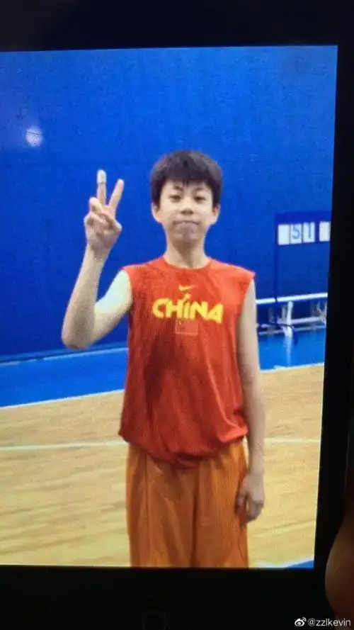 田宇翔和雷蒙将去首钢试训,张镇麟晒童年照,曝第三阶段赛程安排