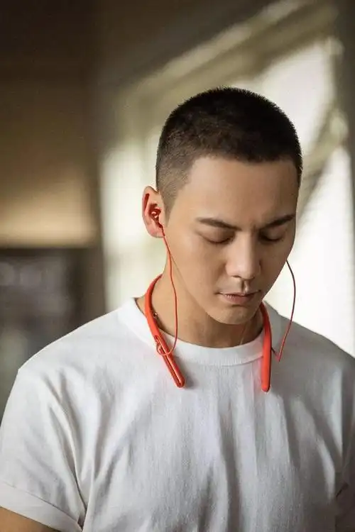 易烊千玺周冬雨掀起寸头热 这才能看出真颜值