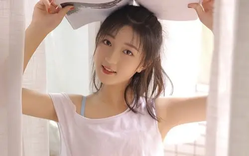 俏皮可爱马尾小姐姐美图桌面壁纸