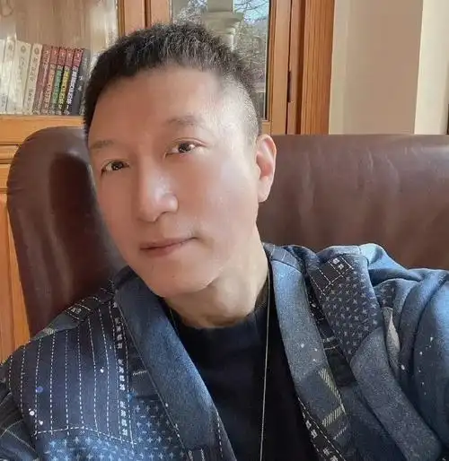 55岁孙楠割双眼皮,撞脸前妻买红妹,为了参加《歌手》诚意满满
