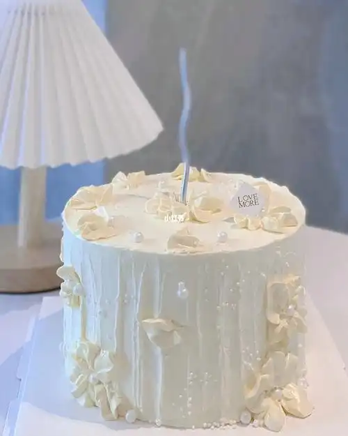 简约风生日蛋糕