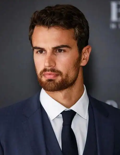 38岁的英国男演员主演电视剧版绅士们