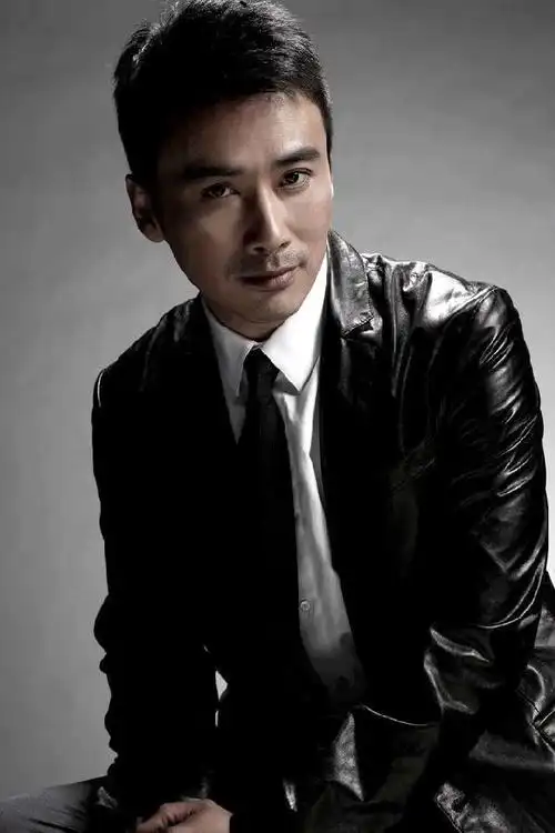 柳云龙的谍战剧为什么好看?他身上有一种看不穿的神秘感