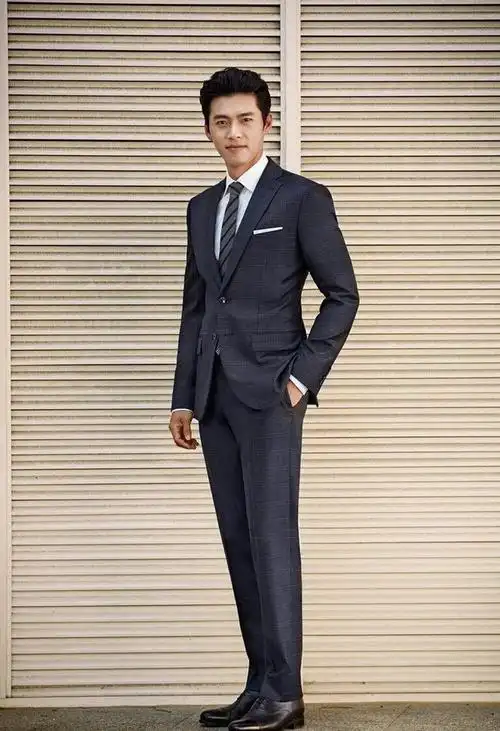 男神玄彬怎么长这样了?留络腮胡脸大了一圈,穿西装挡不住油腻感